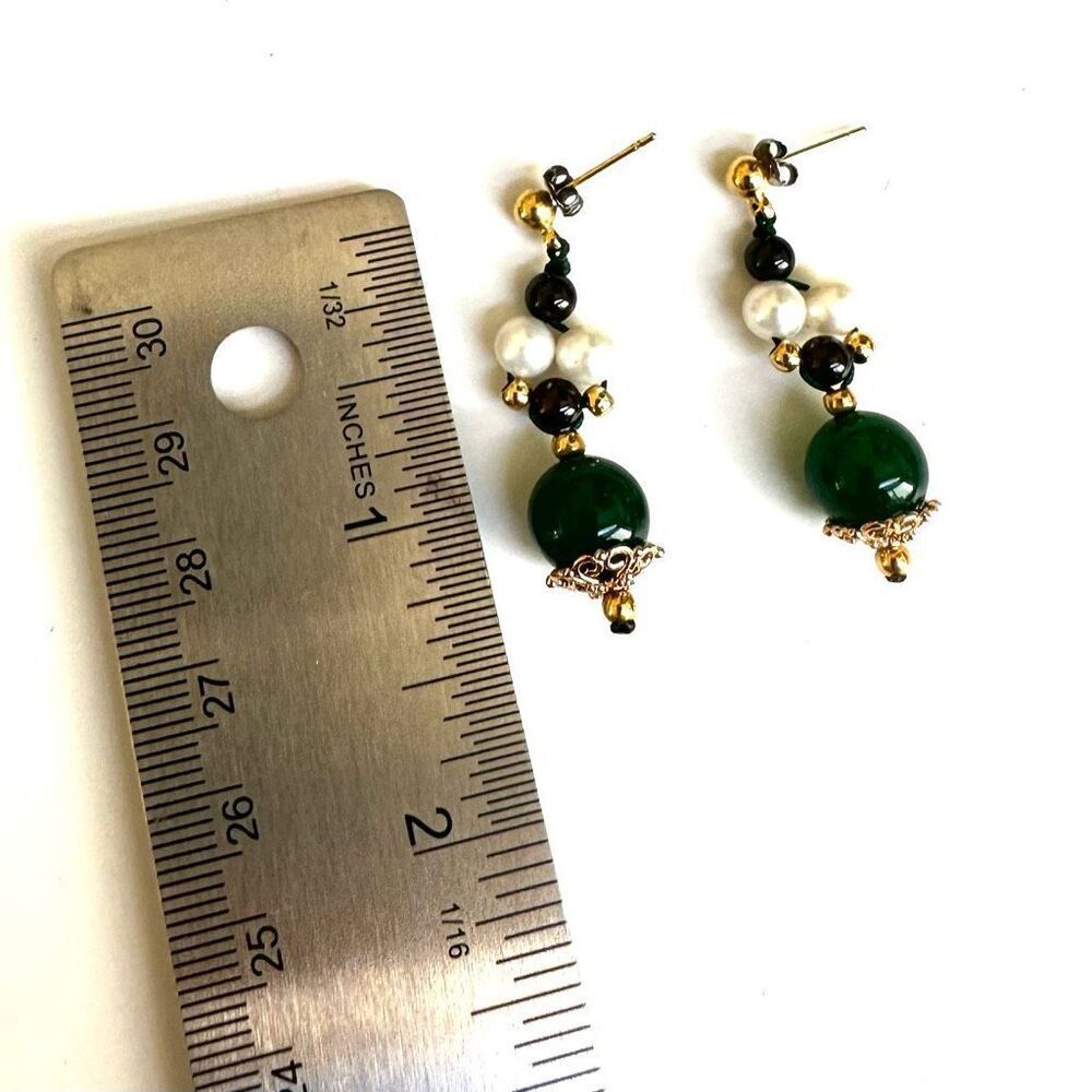Gold tone green agate and pearl drop earrings - Picture 5 of 6